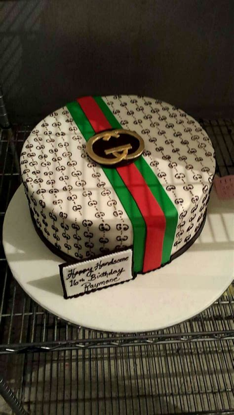 gateau anniversaire gucci|unique Gucci cakes.